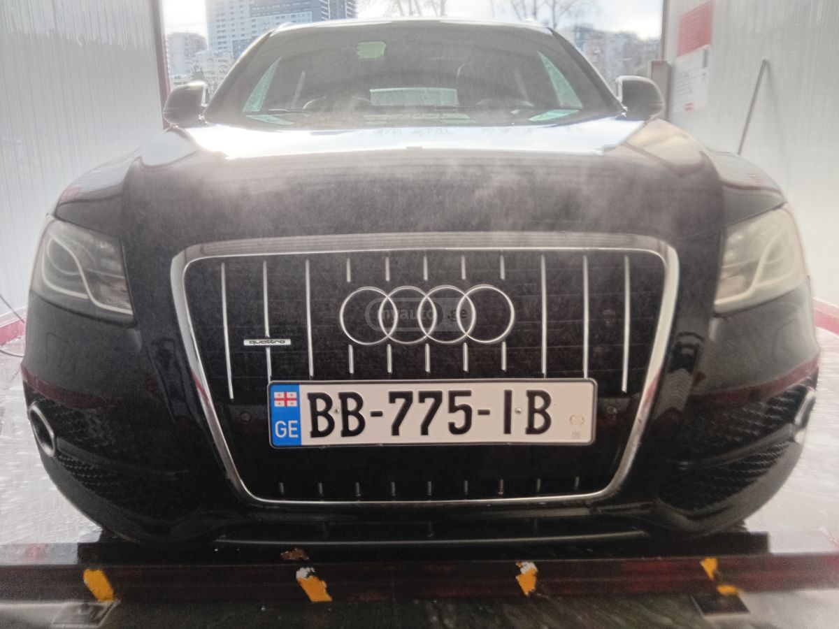 Audi Q5 2010 — photo 2
