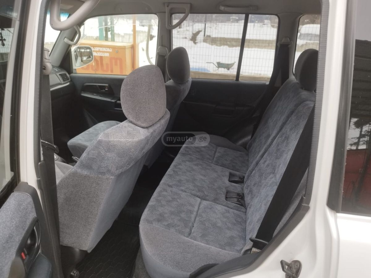 Mitsubishi Pajero IO 2002 — photo 2