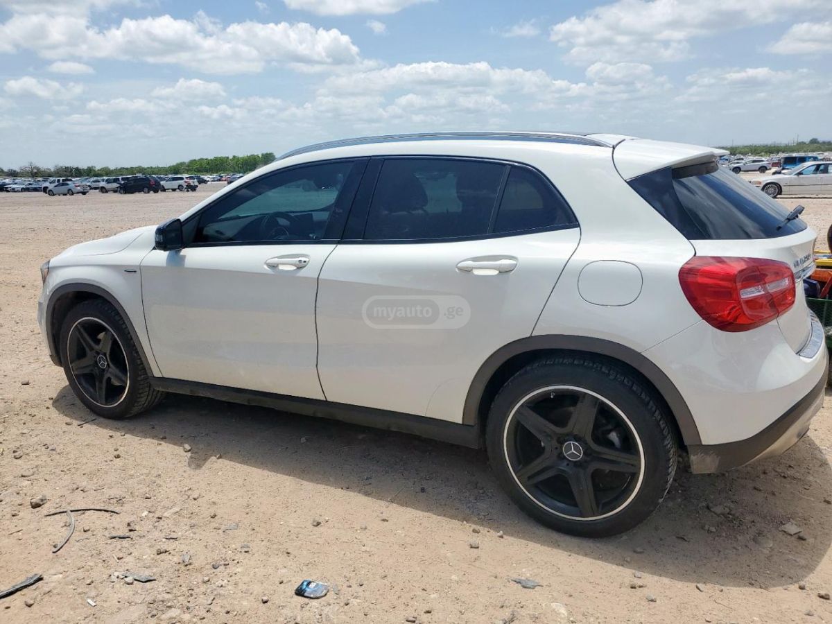 Mercedes-Benz GLA 250 2015 — photo 2