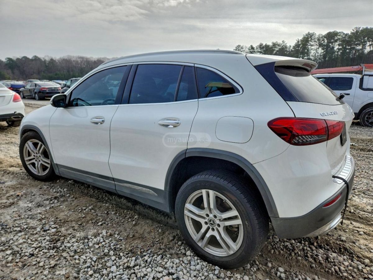 Mercedes-Benz GLA 250 2021 — photo 2