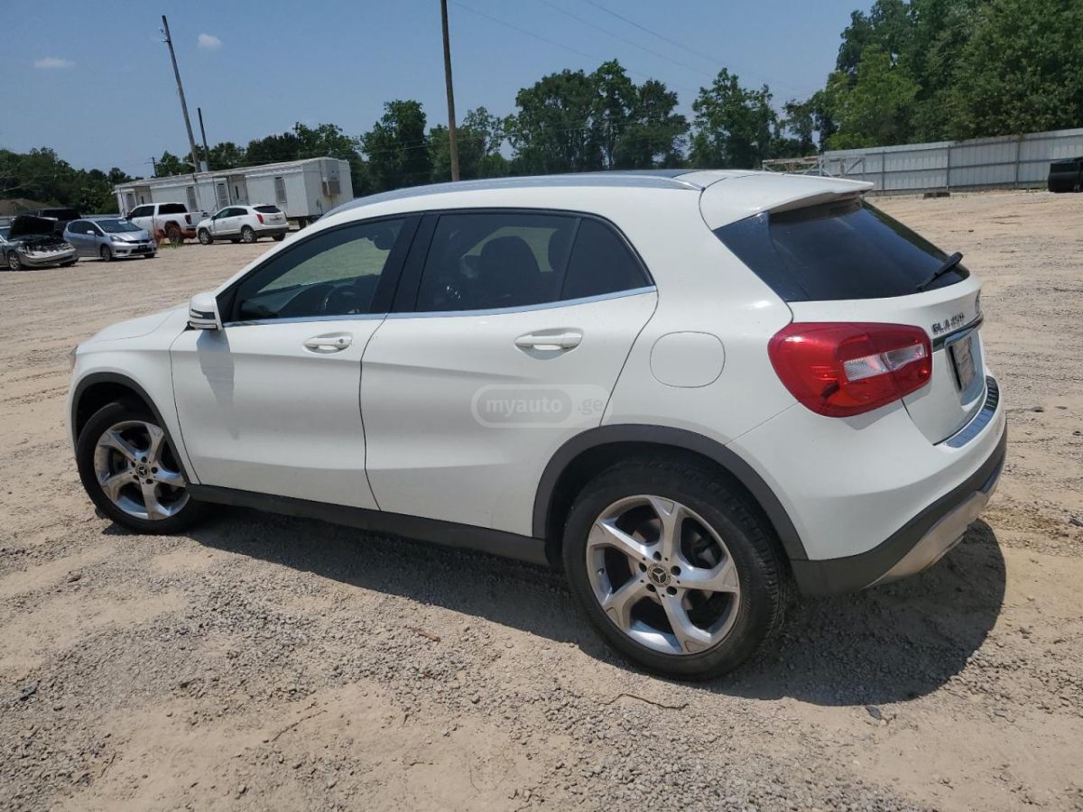 Mercedes-Benz GLA 250 2018 — photo 2