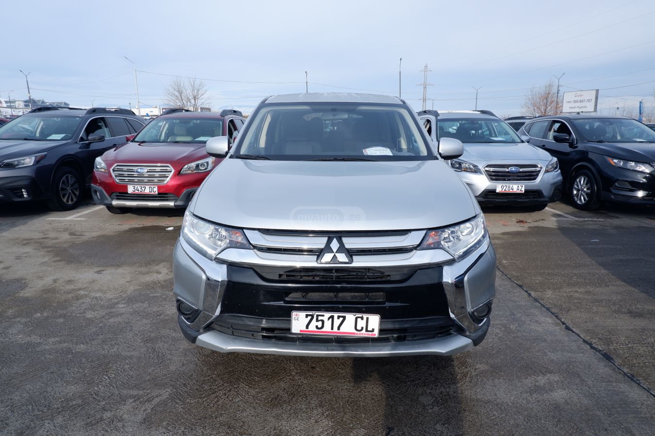 Mitsubishi Outlander 2018 — photo 2