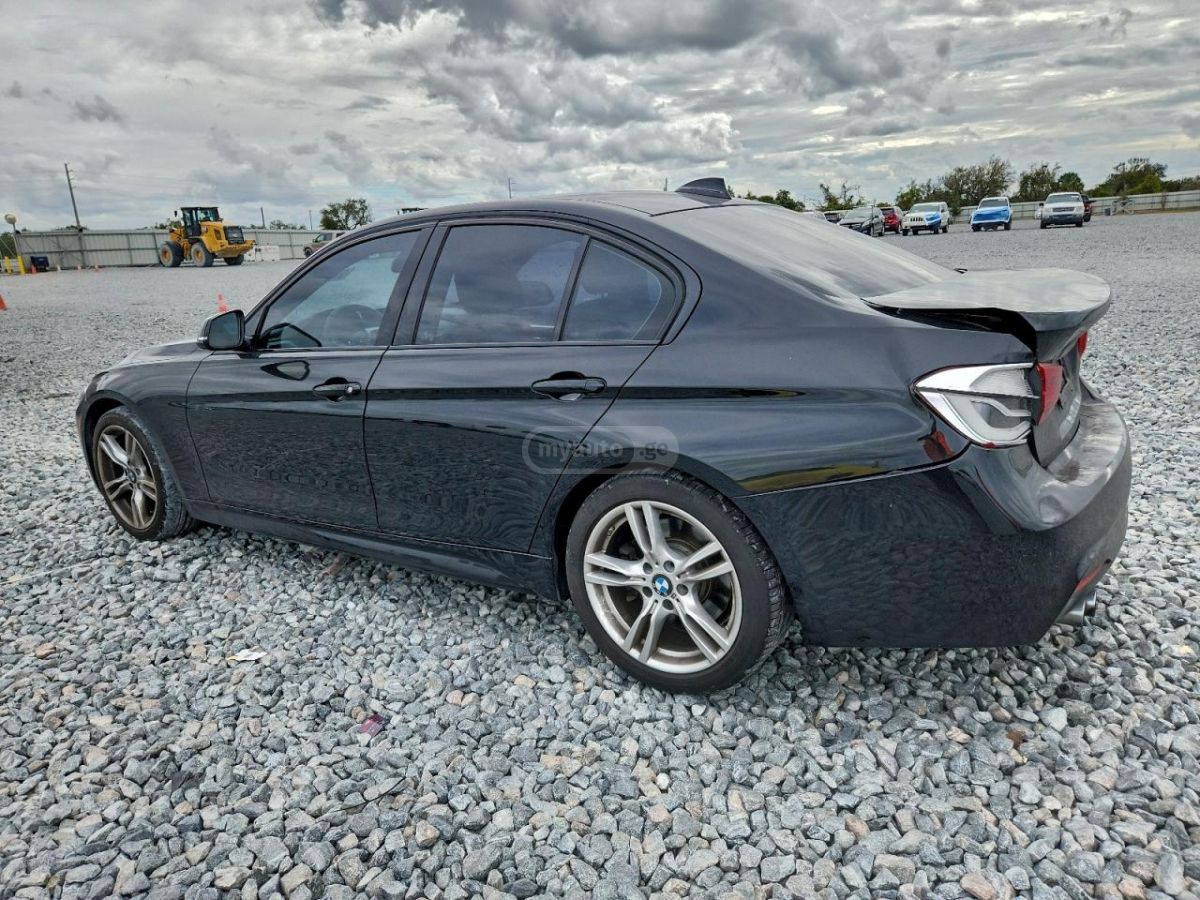BMW 330 2018 — photo 2