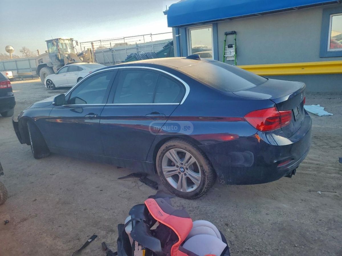 BMW 330 2017 — photo 2
