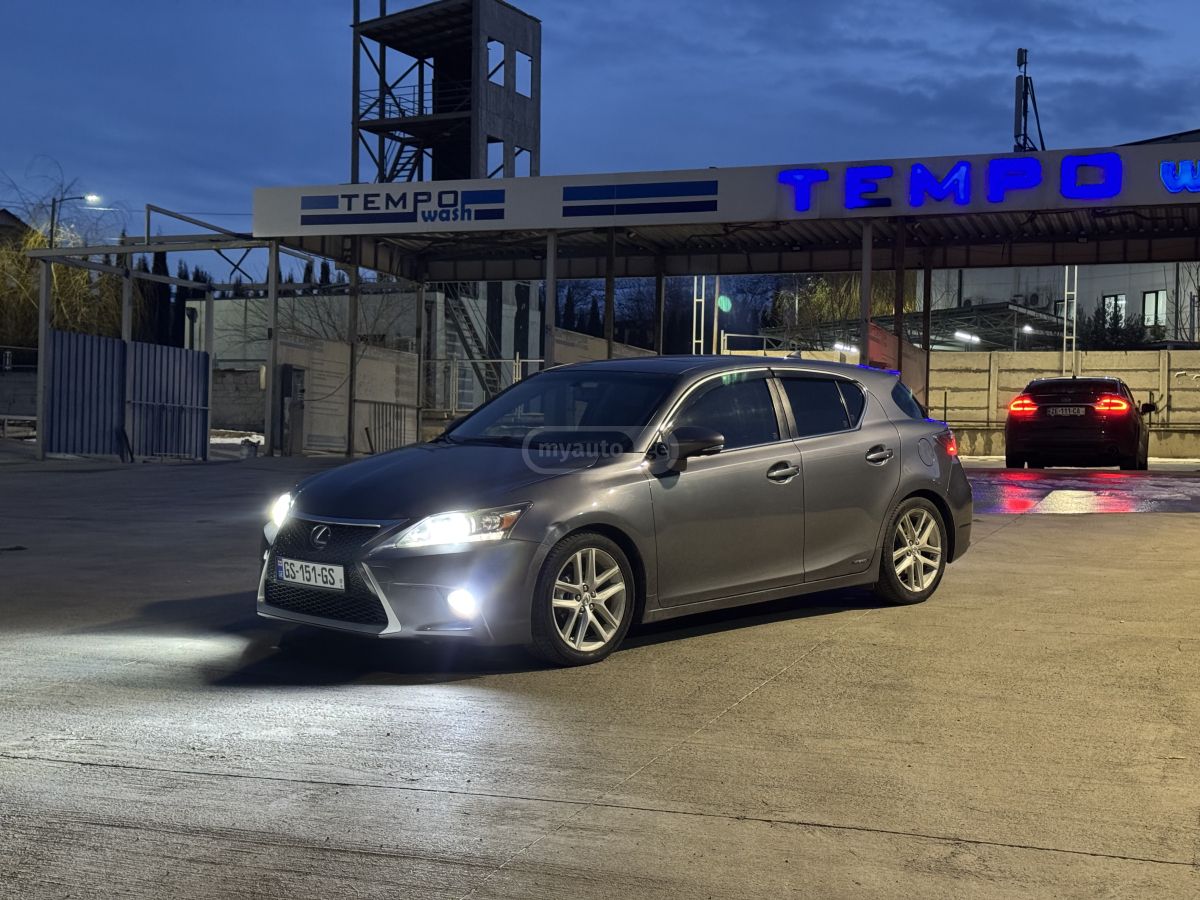 Lexus CT 200 h 2014 — photo 2