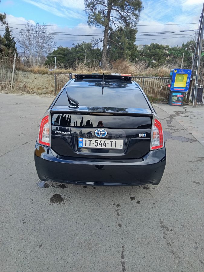 Toyota Prius 2013 — photo 2