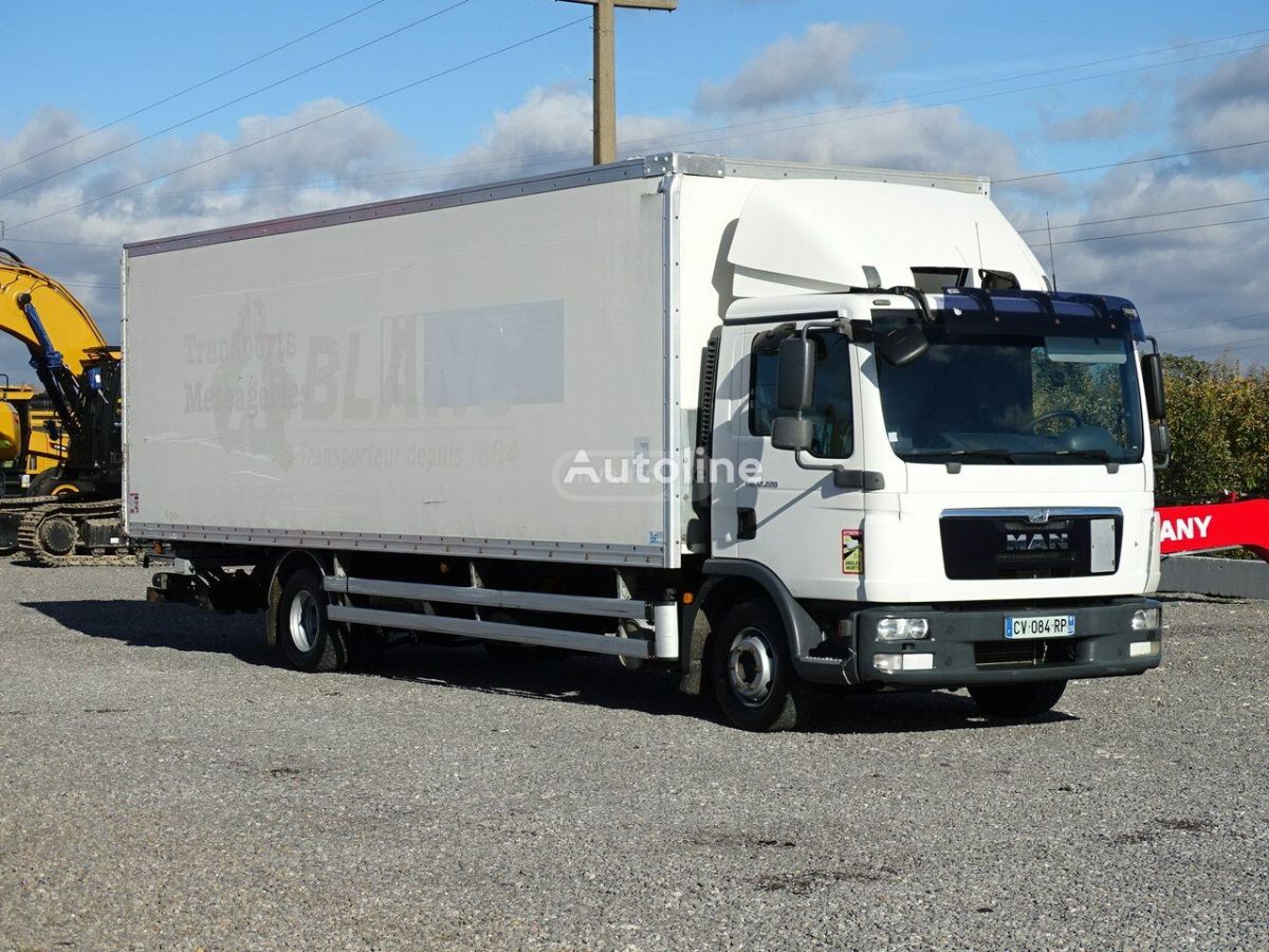 Isuzu 26.364 2013 — photo 2