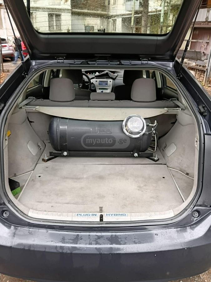 Toyota Prius 2014 — photo 2