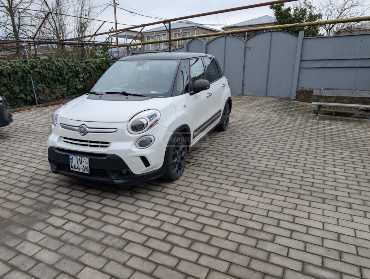 Fiat 500L 2015 — photo 2