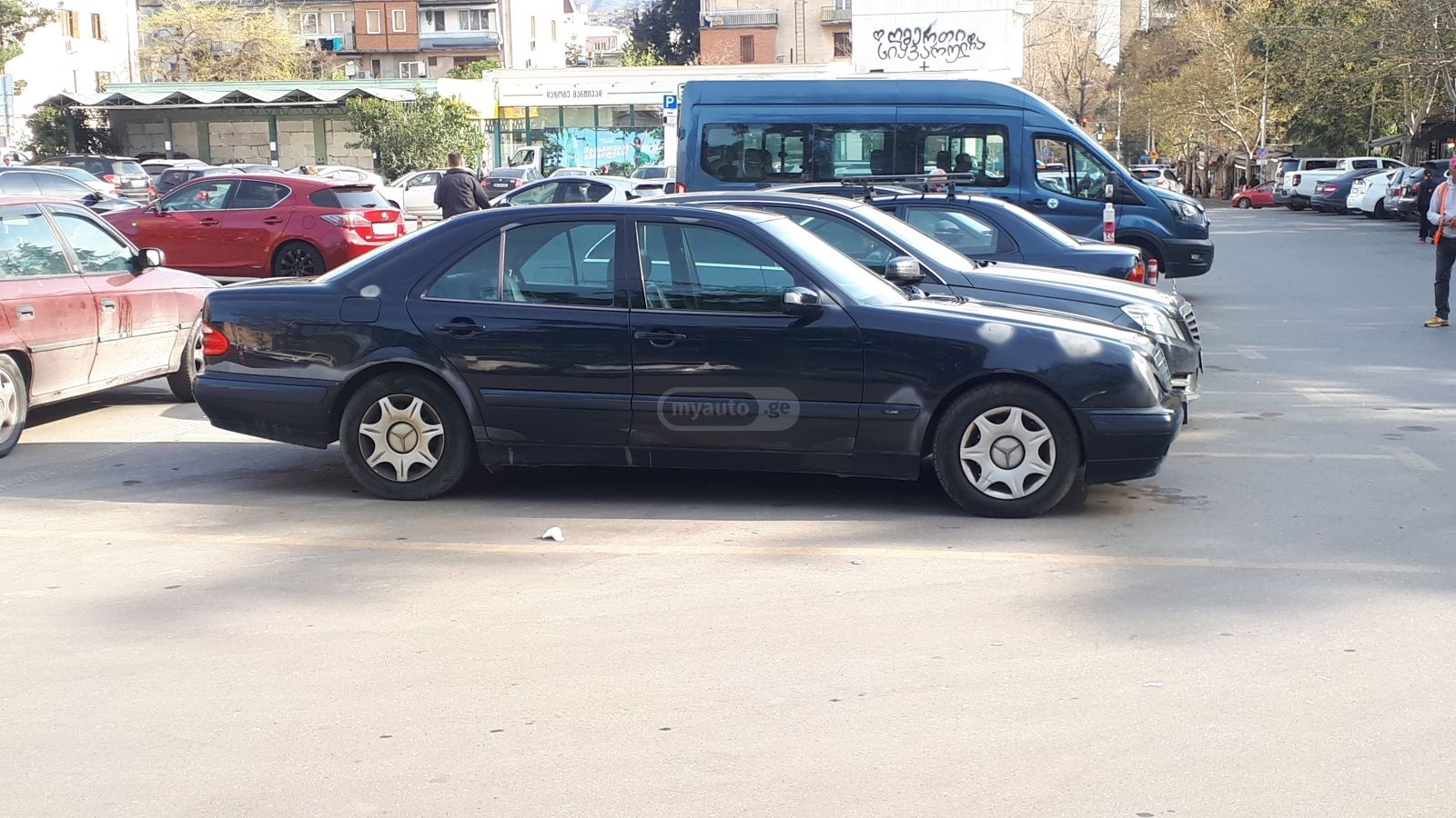 Mercedes-Benz 210 1999 — photo 2