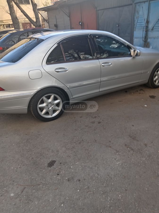 Mercedes-Benz C 260 2003 — photo 2