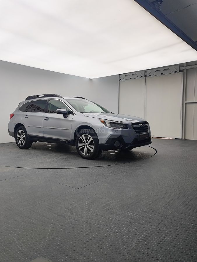 Subaru Outback 2018 — photo 2