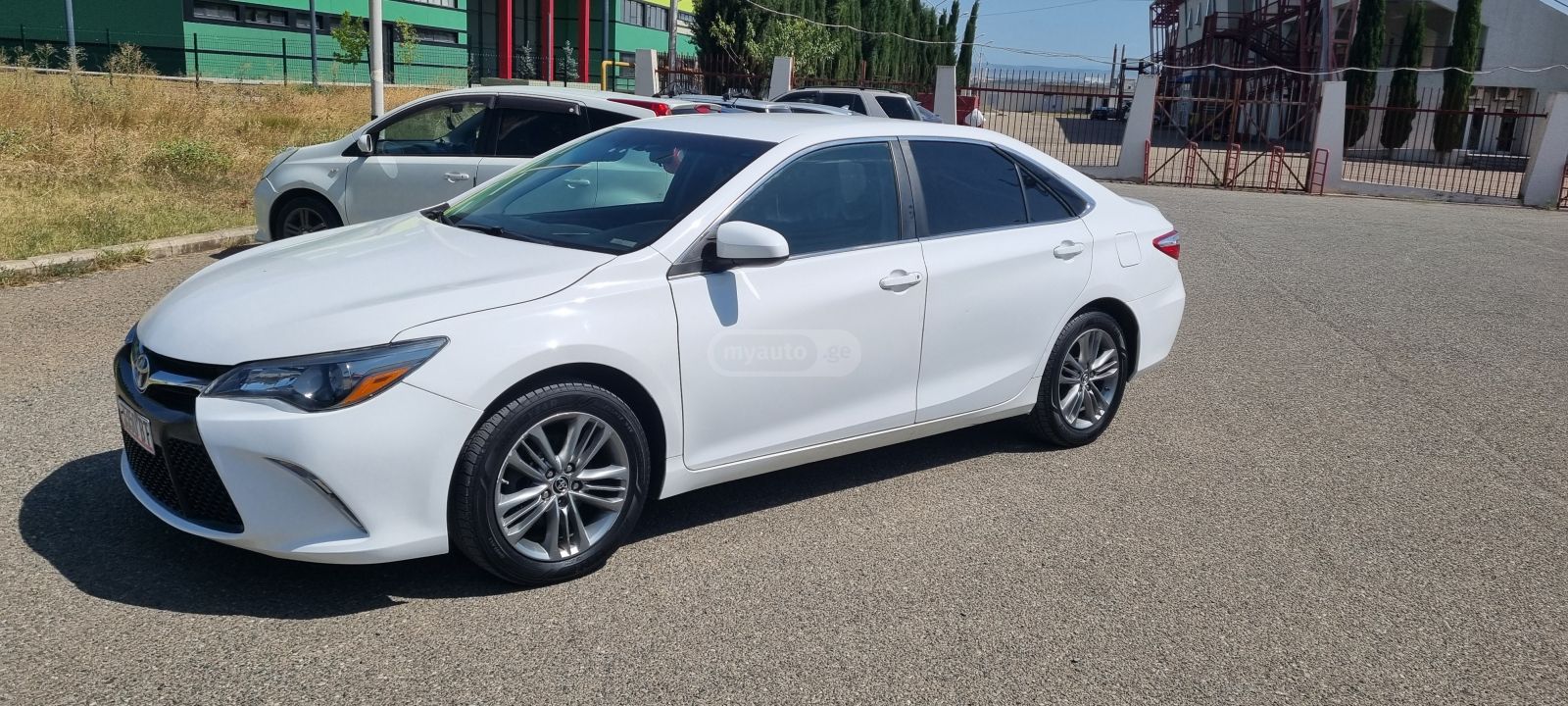 Toyota Camry 2015 — photo 2