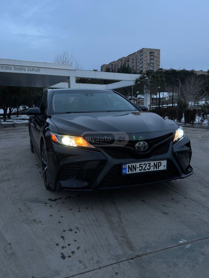 Toyota Camry 2019 — photo 2