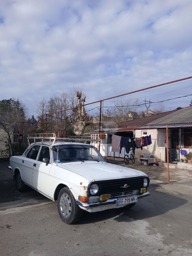 GAZ 24 1989 — photo 2