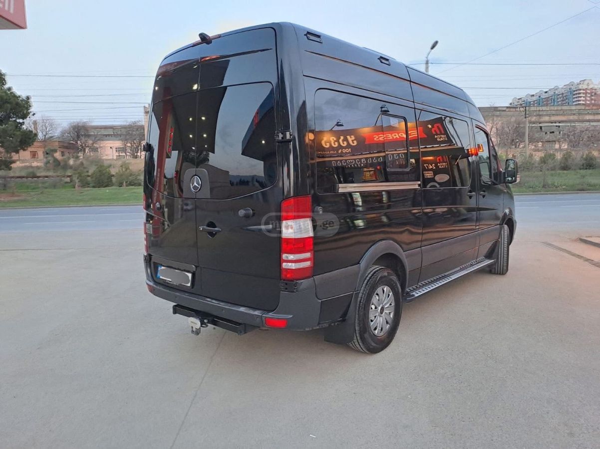 Mercedes-Benz Sprinter 2011 — photo 2
