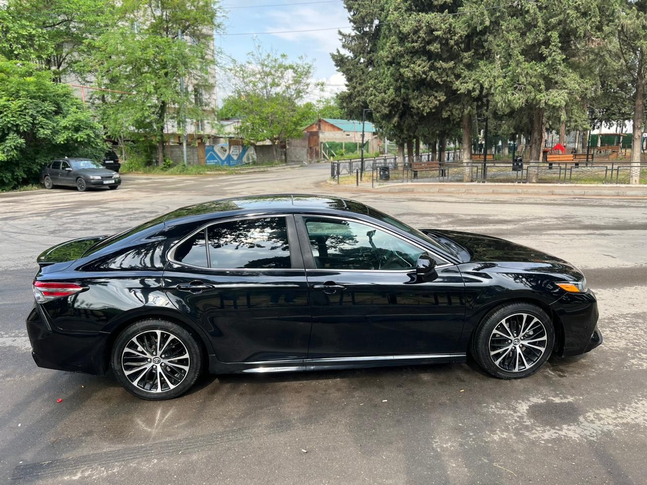 Toyota Camry 2018 — photo 2