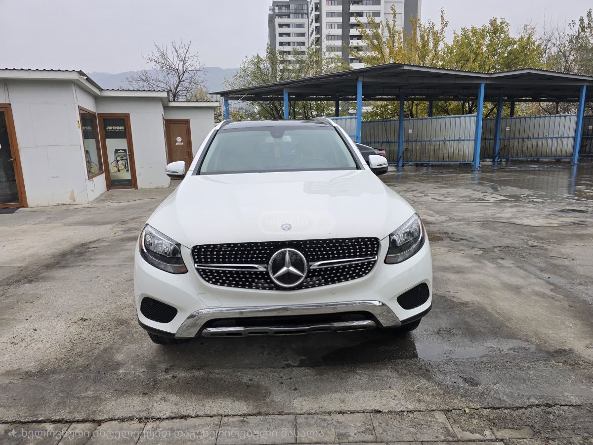Mercedes-Benz GLC 300 2017 — photo 2