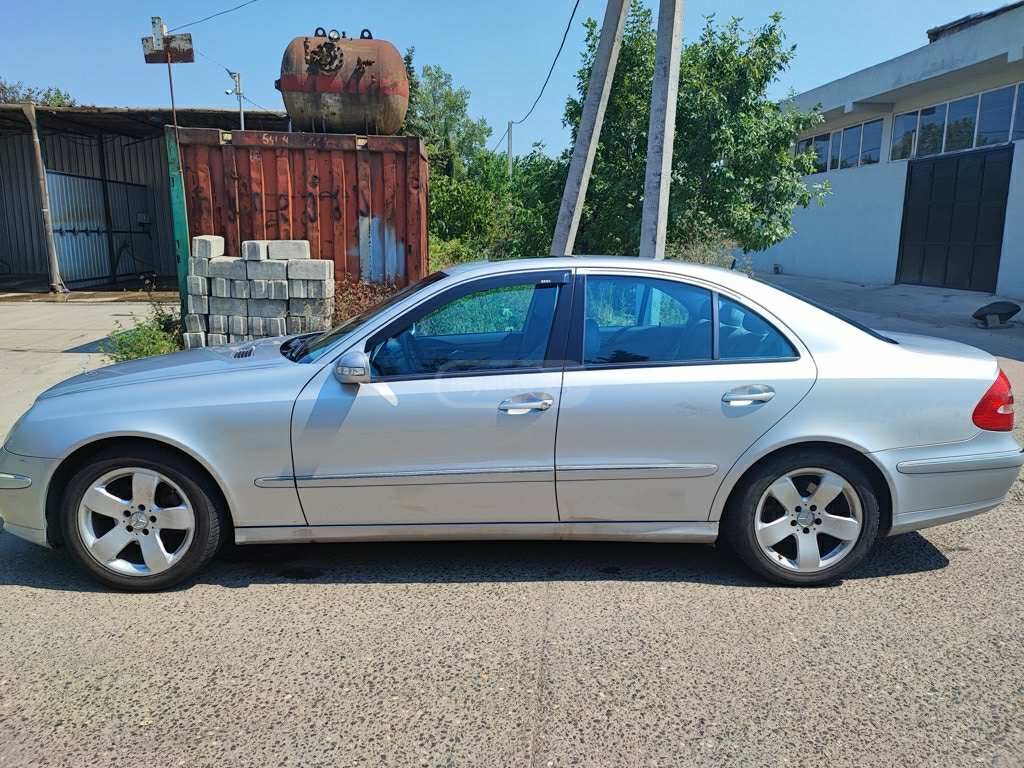 Mercedes-Benz E 320 2004 — photo 2