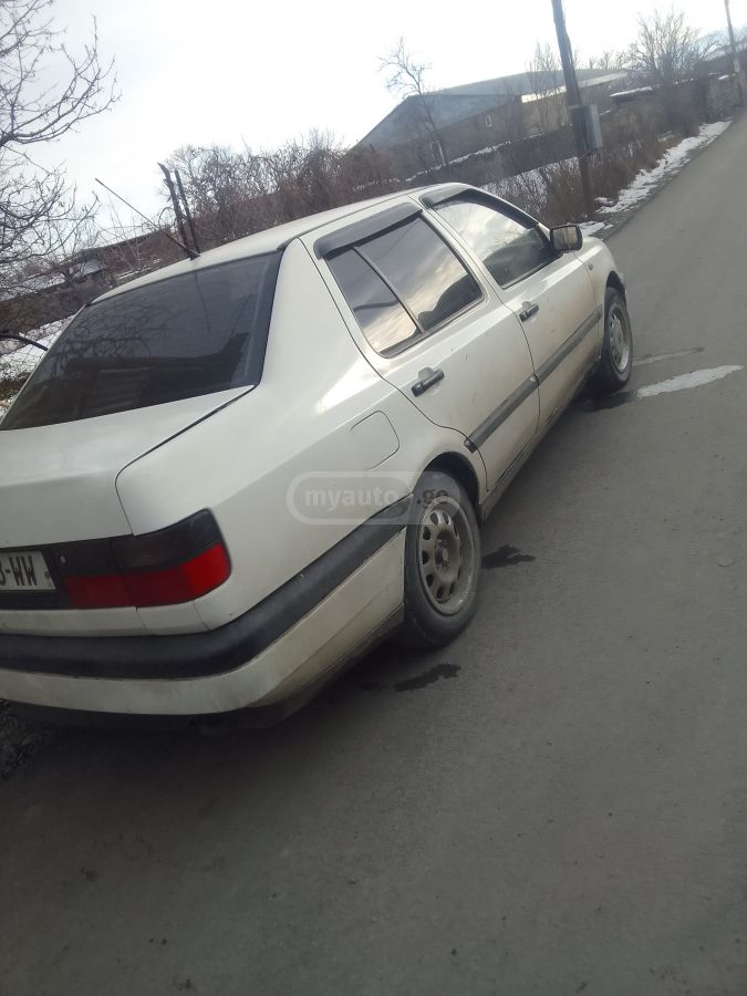 Volkswagen Vento 1996 — photo 2