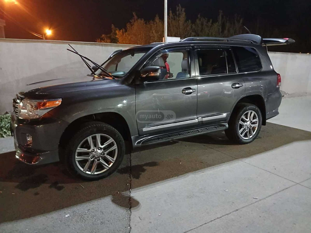 Toyota Land Cruiser