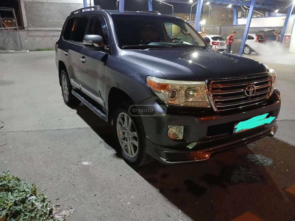Toyota Land Cruiser 2012 — photo 2