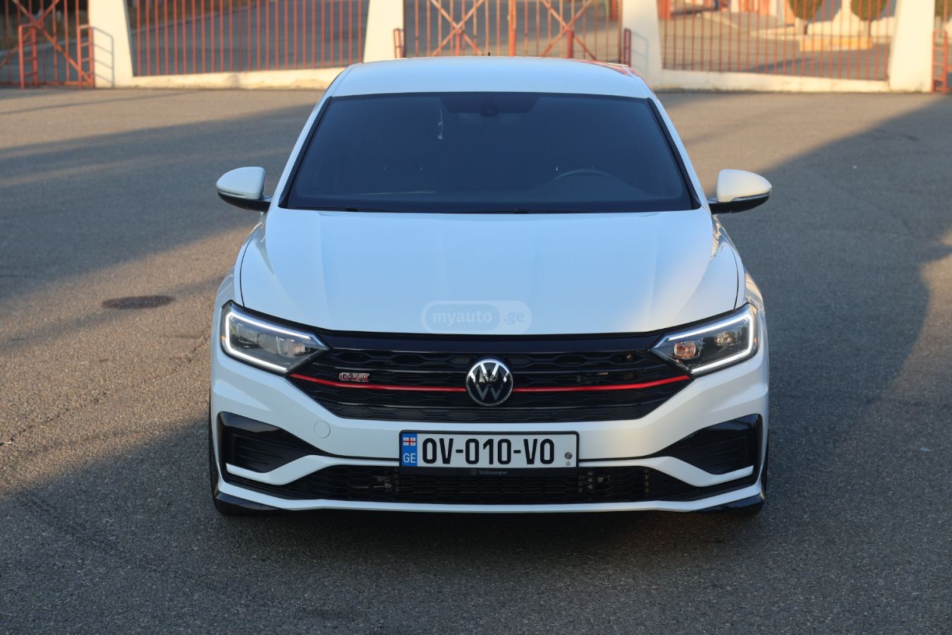 Volkswagen Jetta 2019 — photo 2