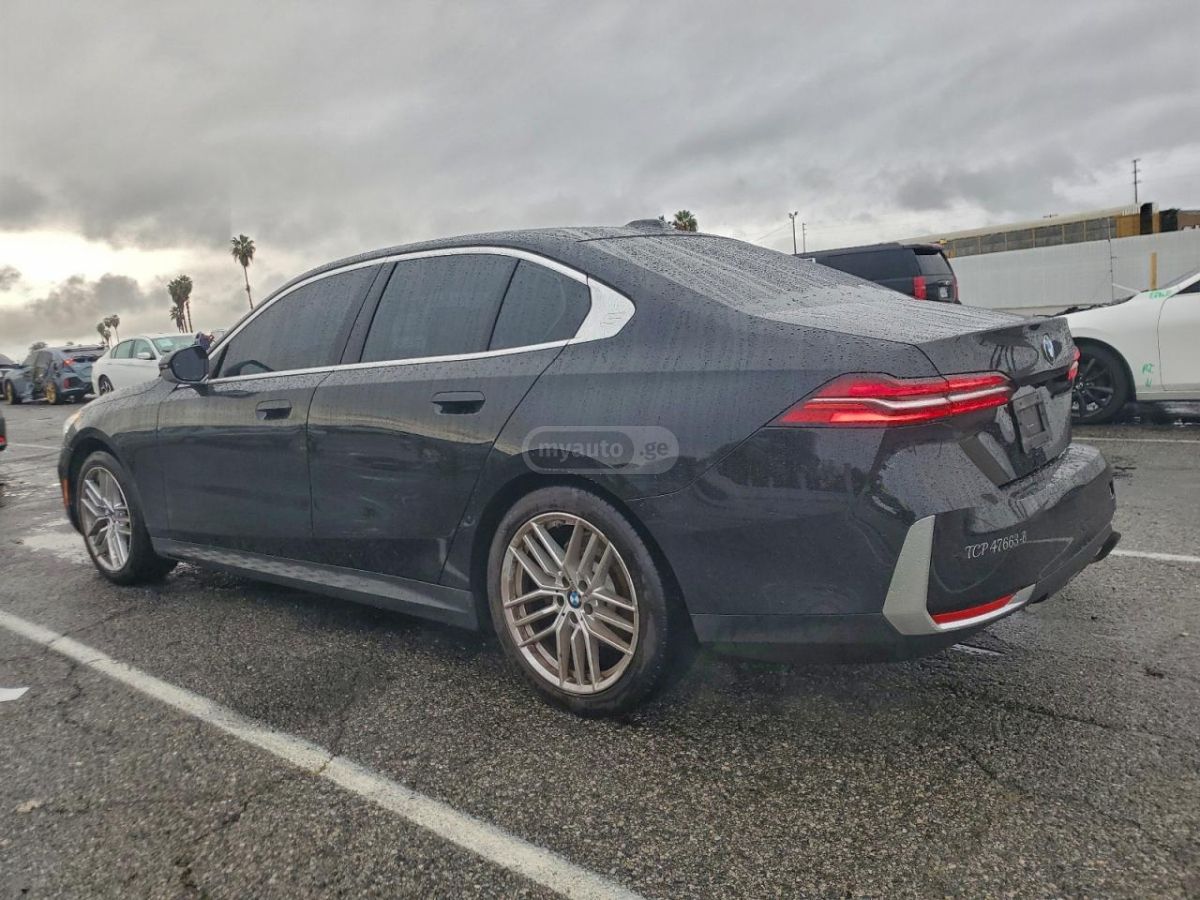 BMW 530 2024 — photo 2