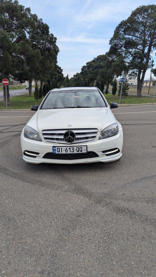 Mercedes-Benz C 300 2011 — photo 2