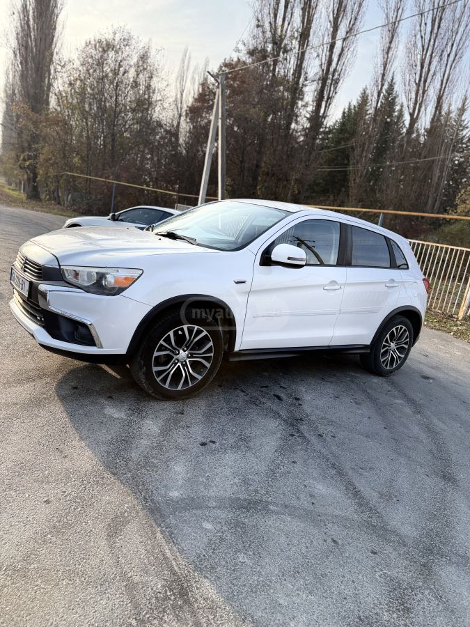 Mitsubishi Outlander Sport 2017 — photo 2