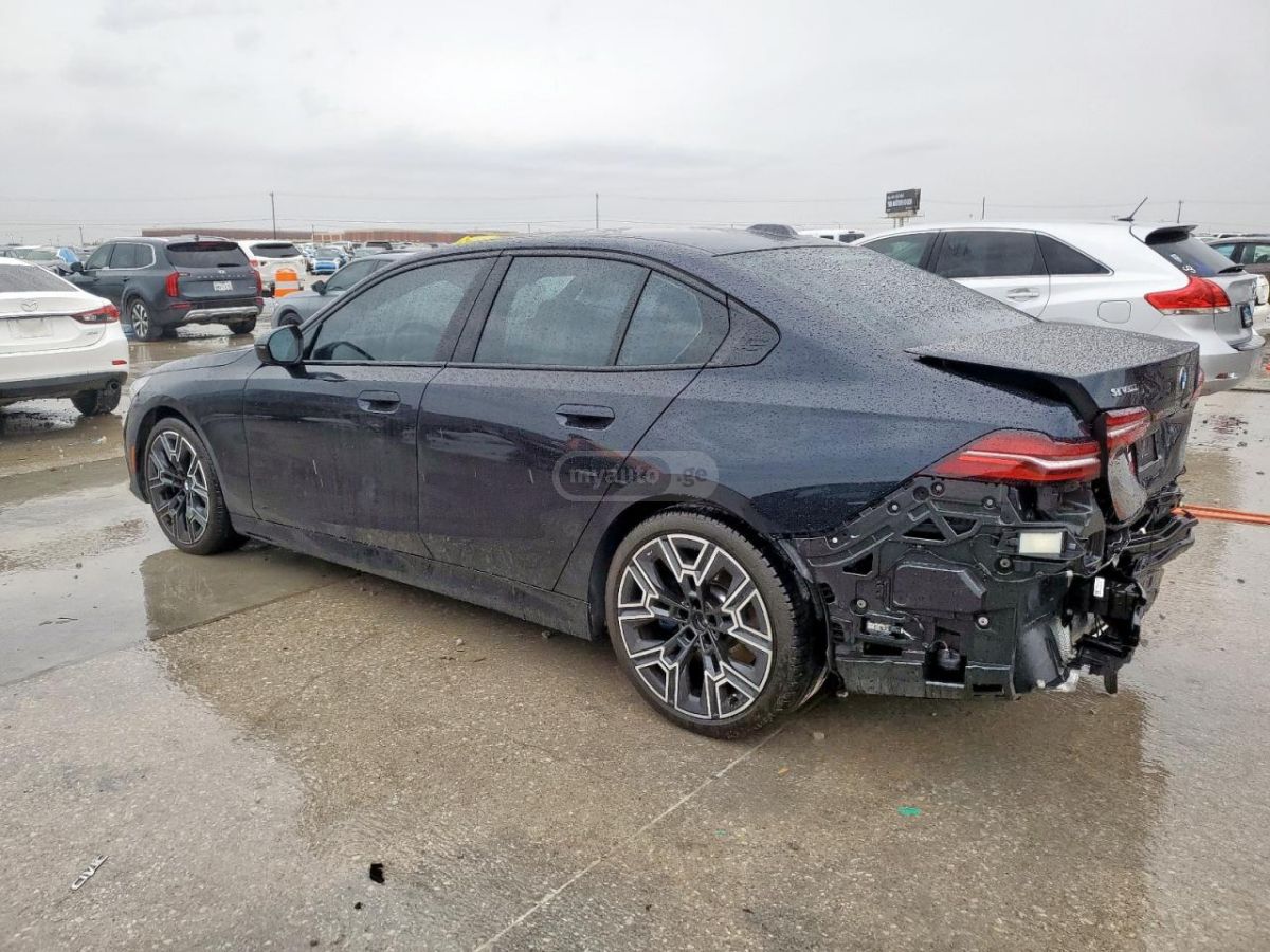 BMW 530 2024 — photo 2