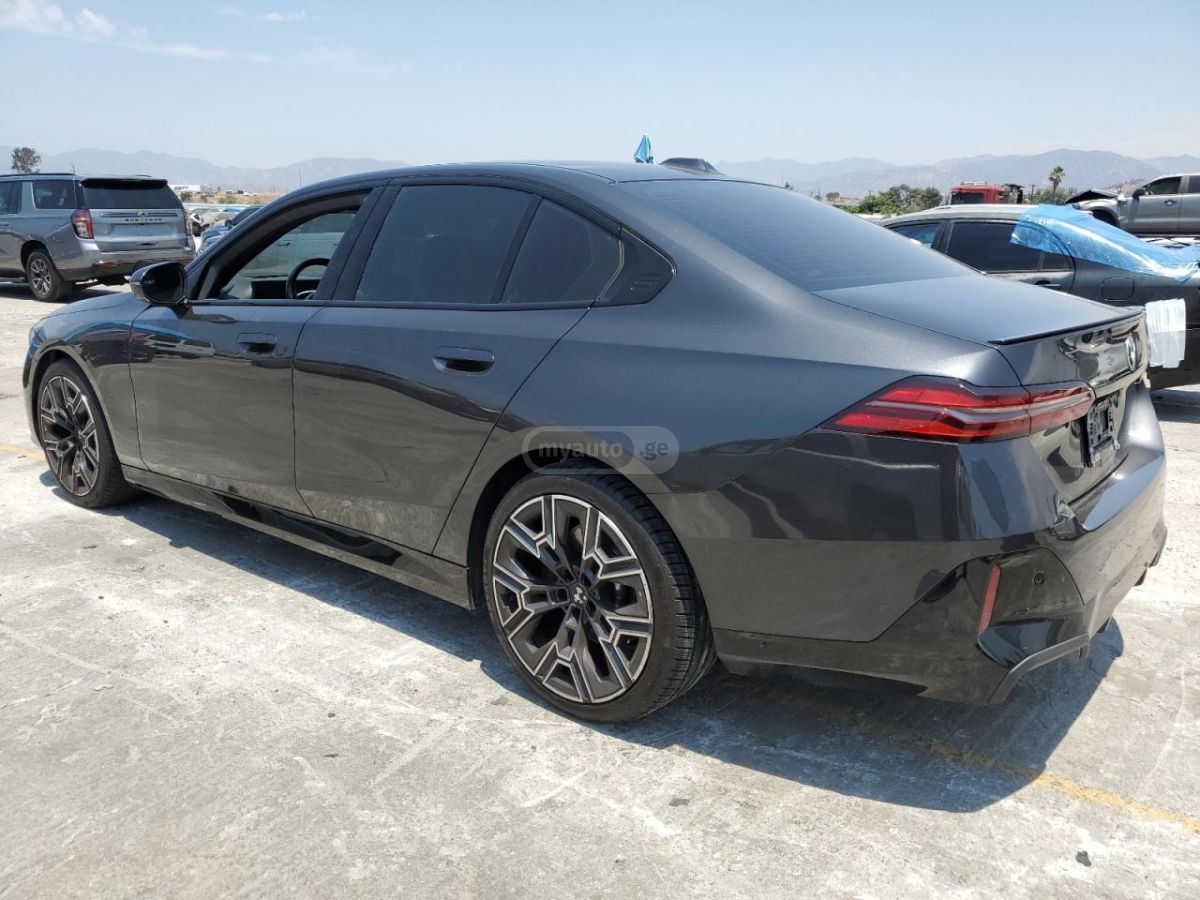 BMW 530 2024 — photo 2