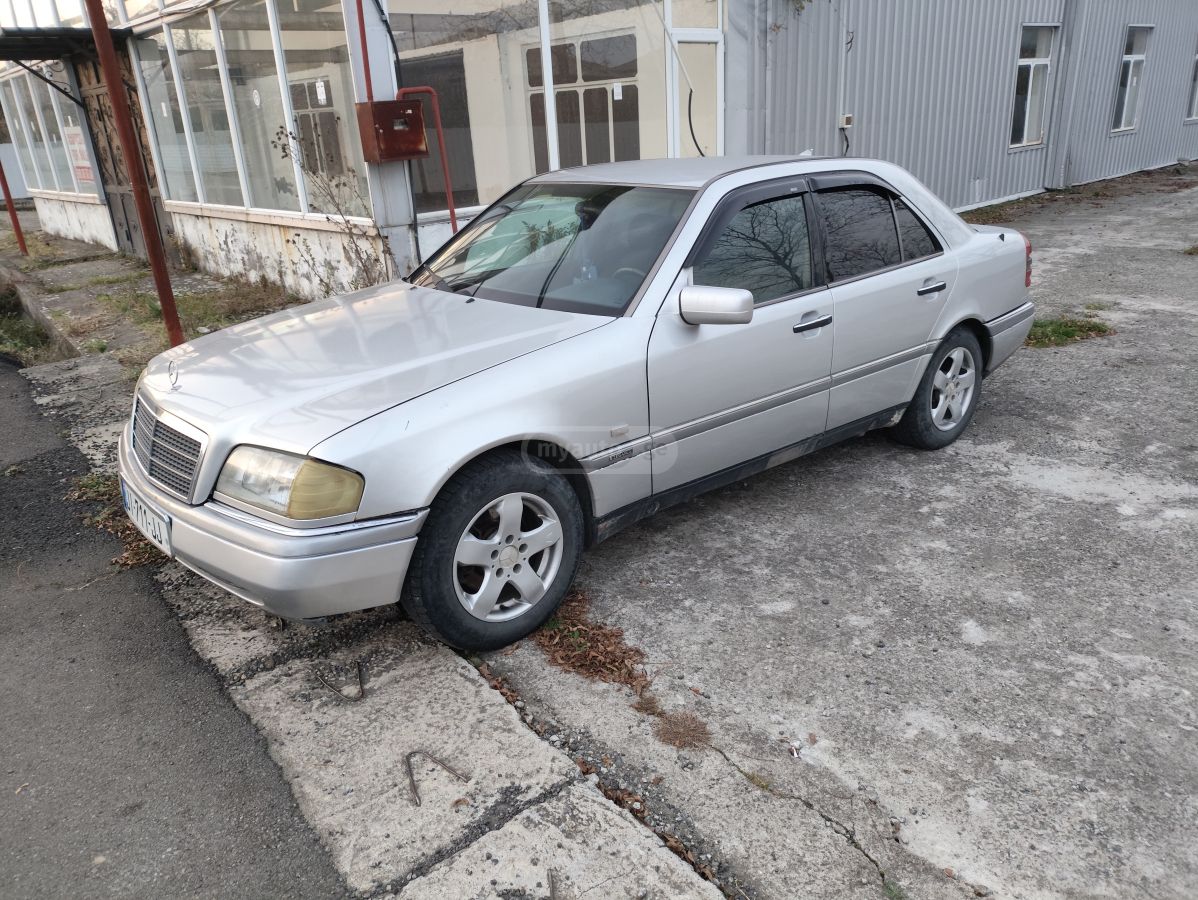 Mercedes-Benz C 180