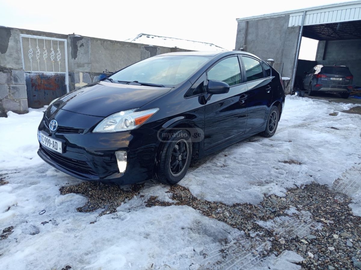 Toyota Prius 2014 — photo 2