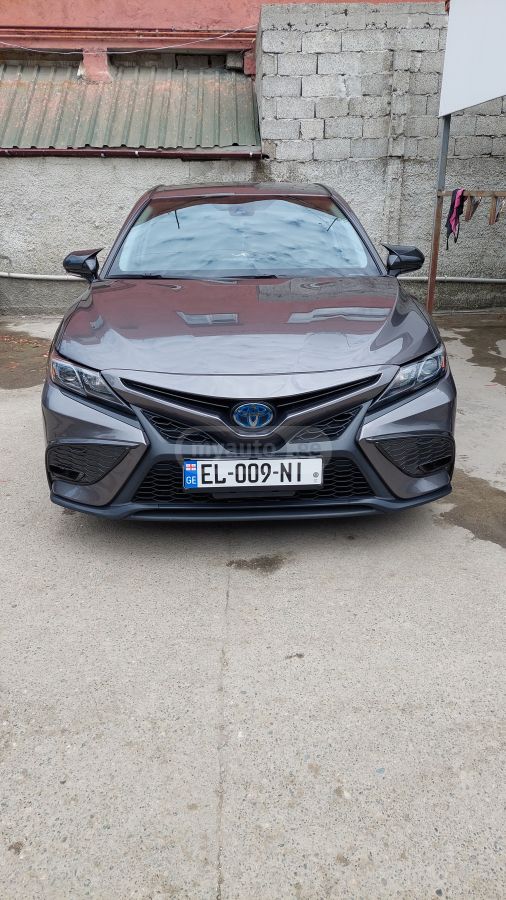 Toyota Camry 2022 — photo 2