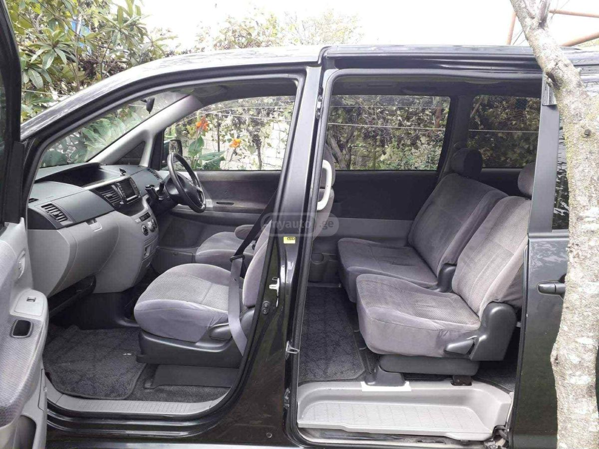 Toyota Voxy 2003 — photo 2