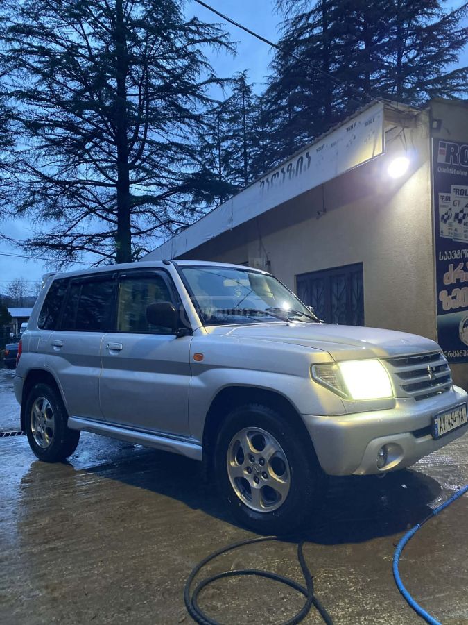 Mitsubishi Pajero IO