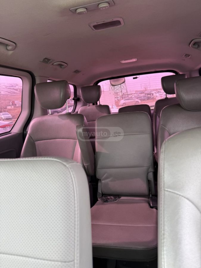 Hyundai Starex 2017 — photo 2