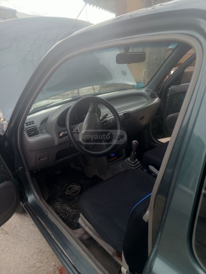 Nissan Micra 1993 — photo 2