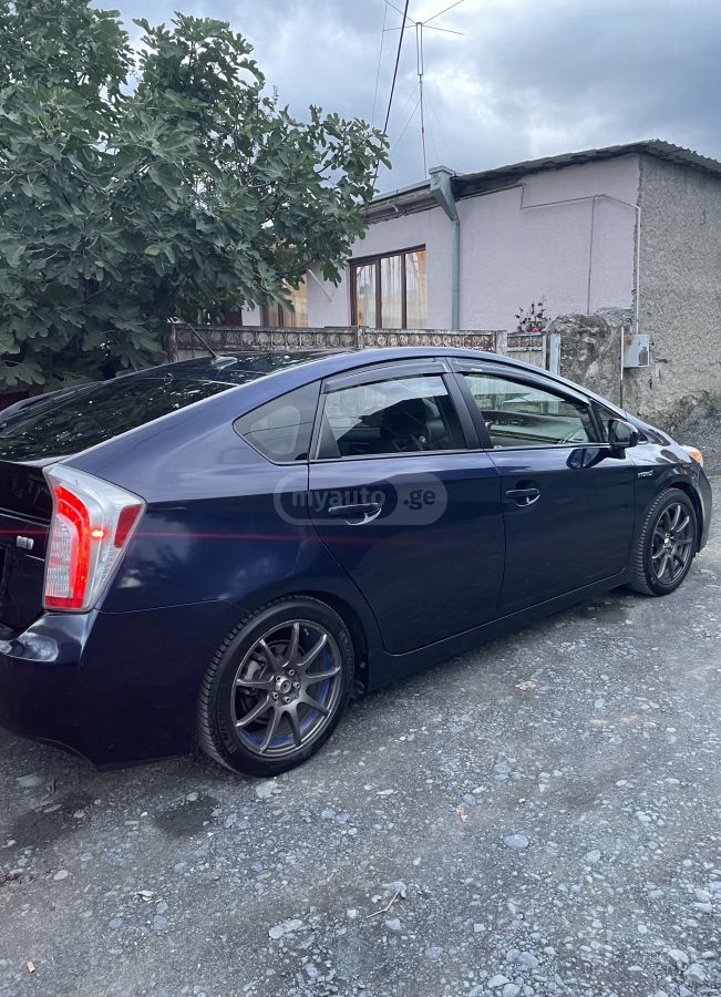 Toyota Prius 2013 — photo 2