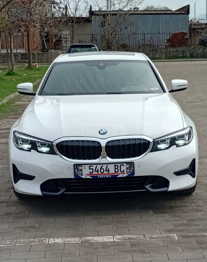 BMW 330 2019 — photo 2