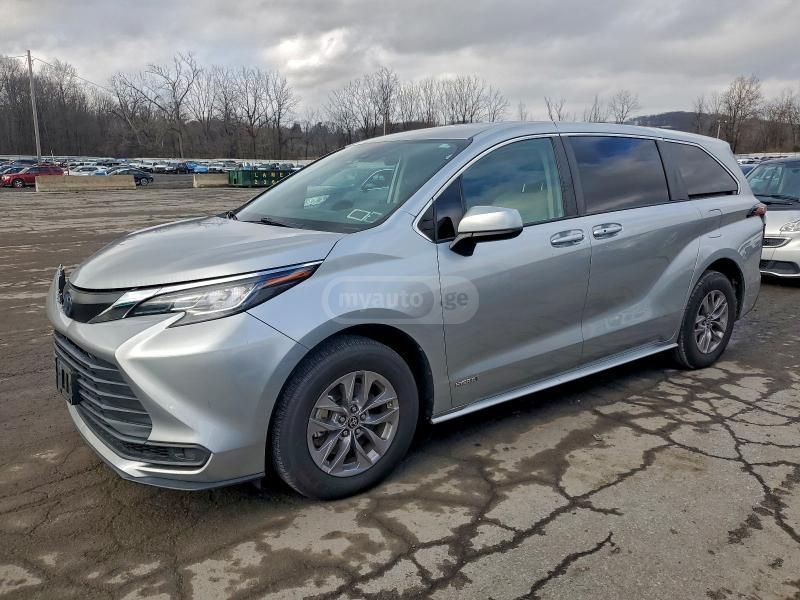 Toyota Sienna 2021 — photo 2