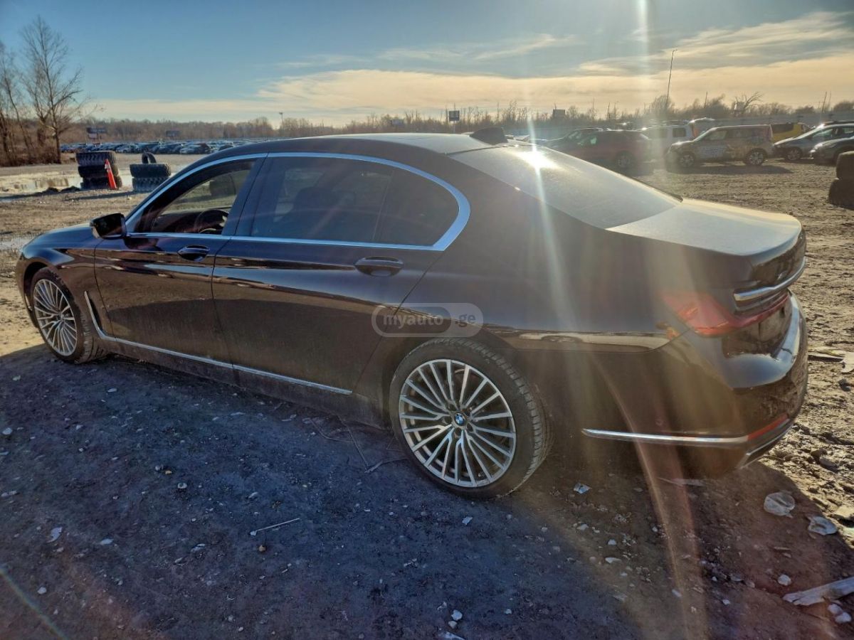BMW 740 2020 — photo 2