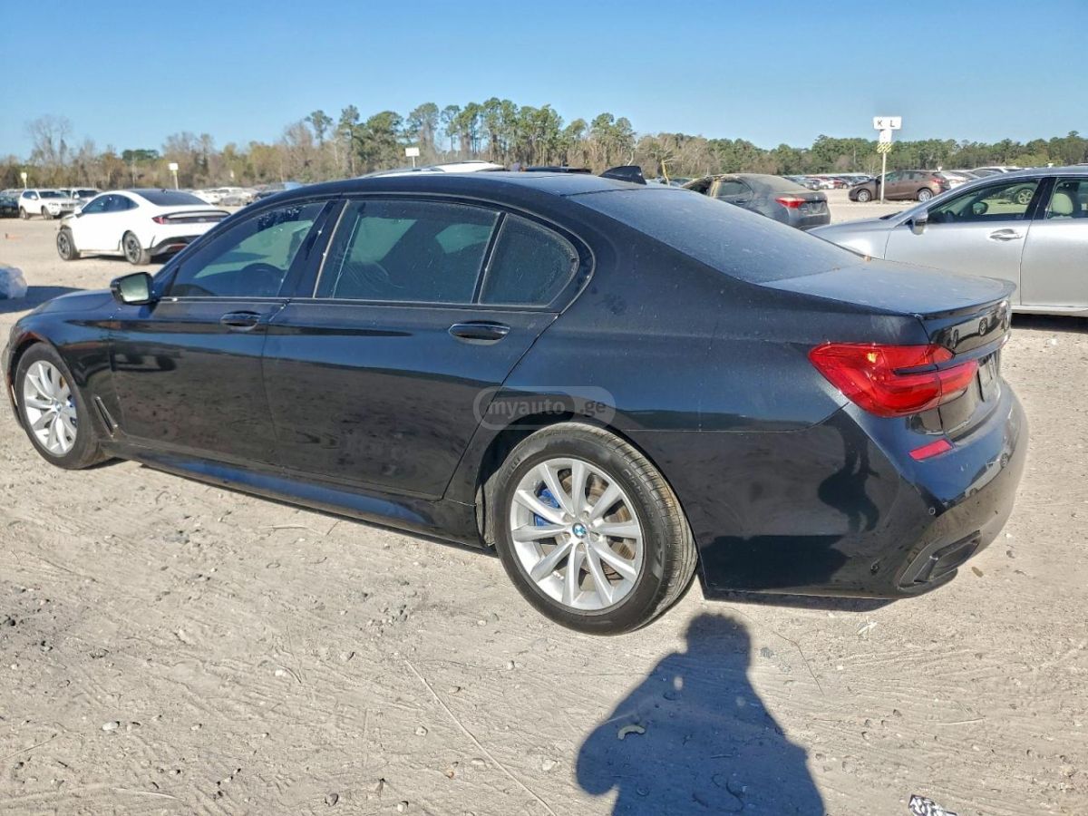 BMW 740 2019 — photo 2