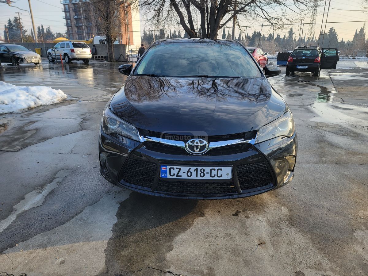 Toyota Camry 2016 — photo 2