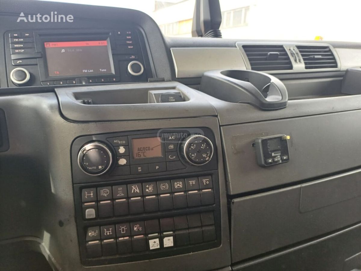 Isuzu TGS 2016 — photo 2