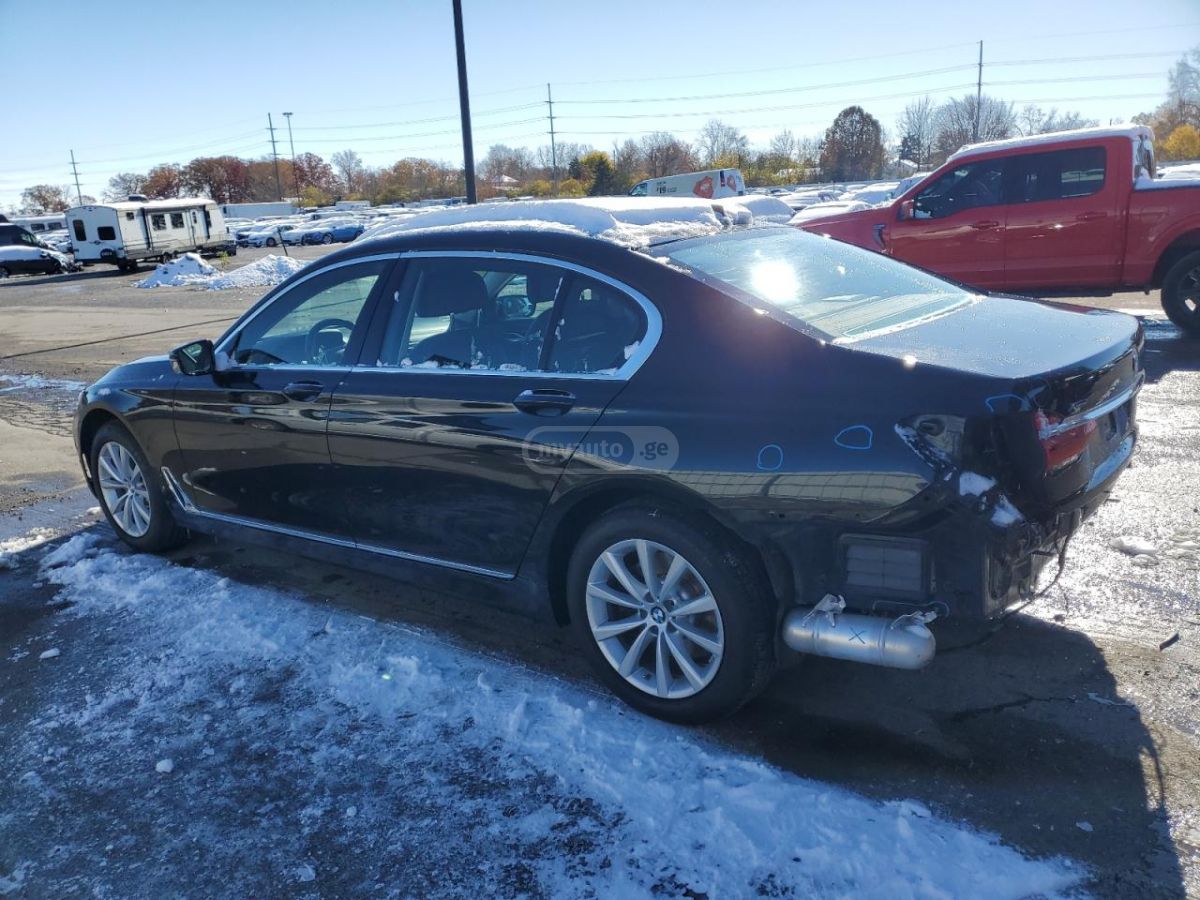 BMW 740 2019 — photo 2