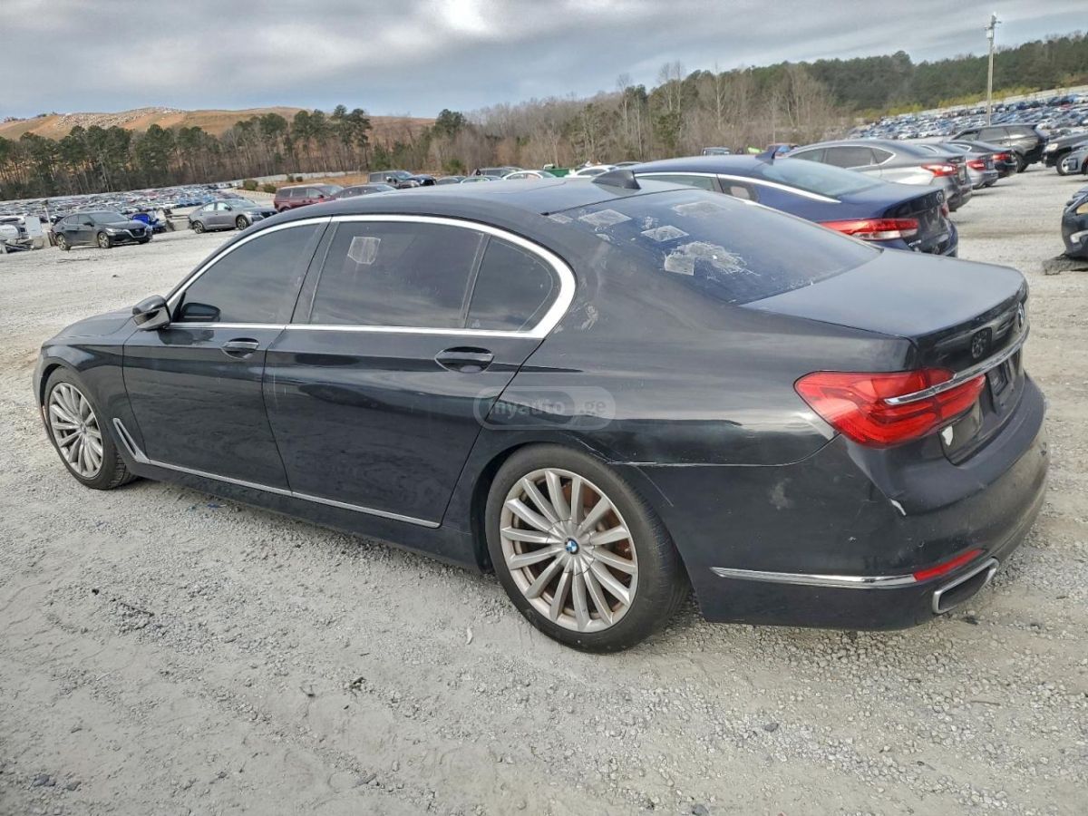 BMW 740 2018 — photo 2