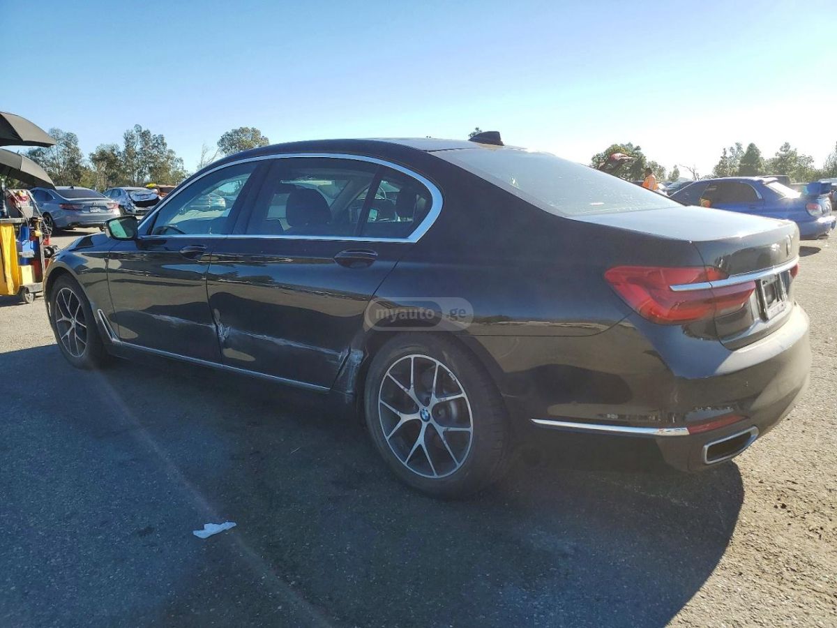 BMW 740 2017 — photo 2