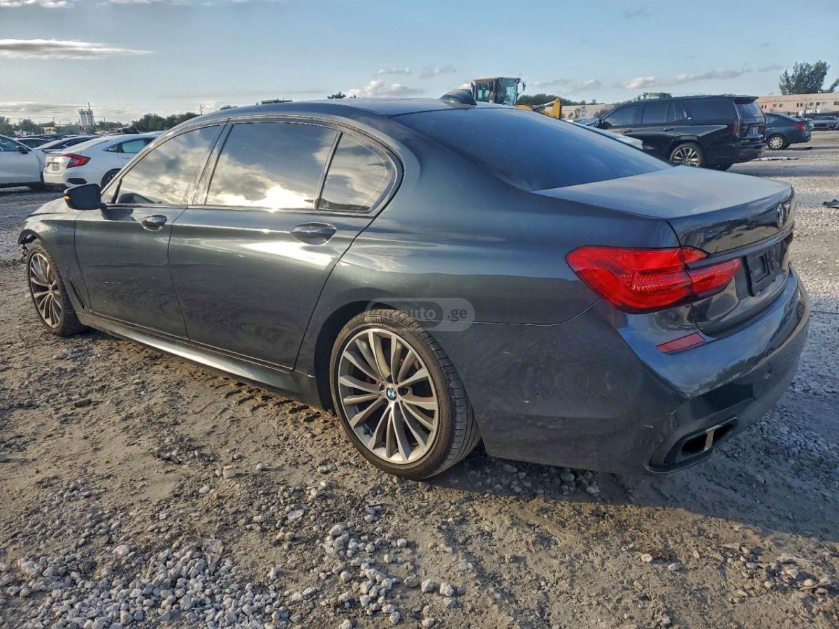 BMW 740 2016 — photo 2